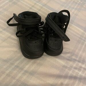 High top Air Force 1s, Black, 2c